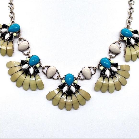 Vintage Fan Shaped Green Cabochon Retro Collar Necklace - Picture 3 of 4